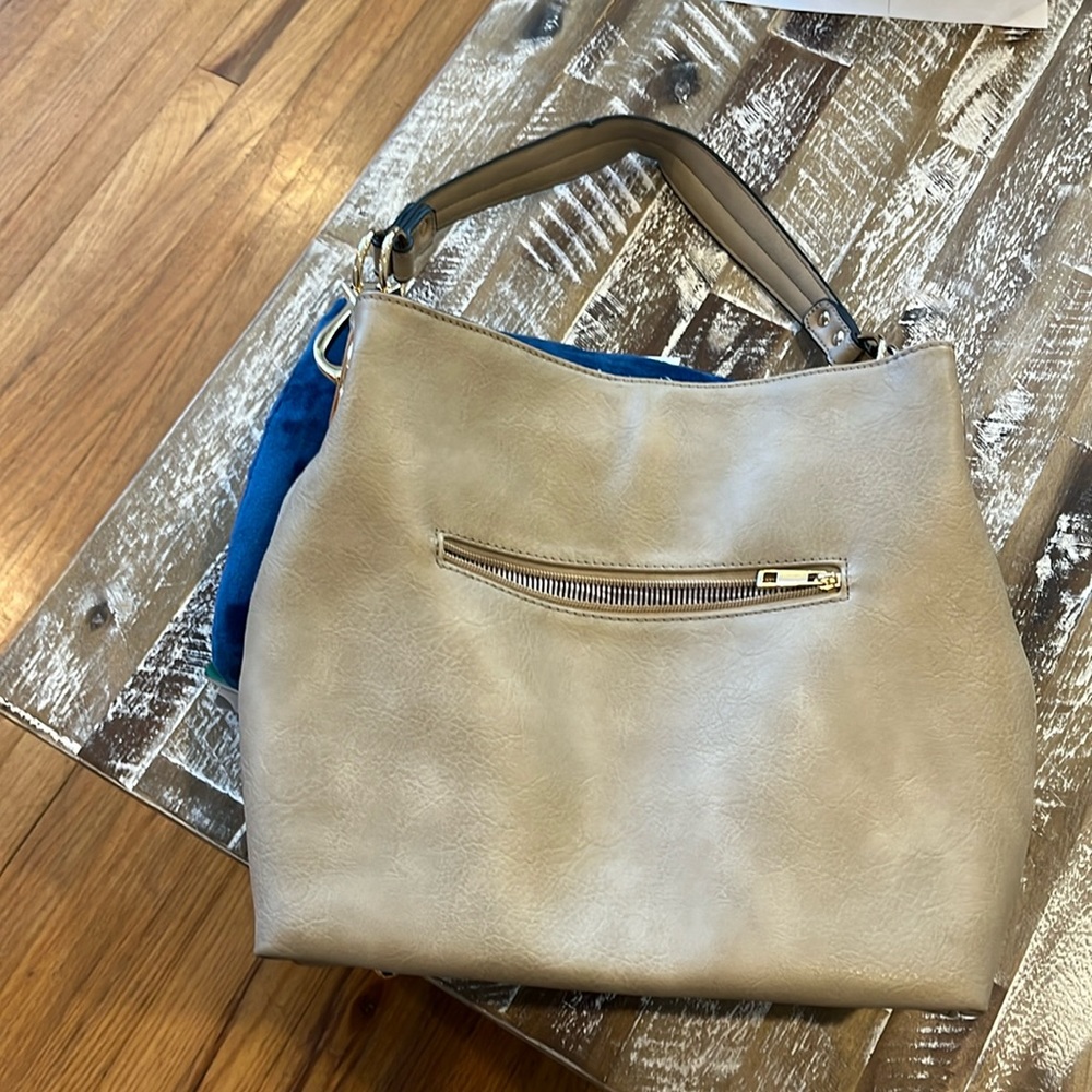 New Directions Hobo bag. Khaki. 14” across and 12” tall. In great condition